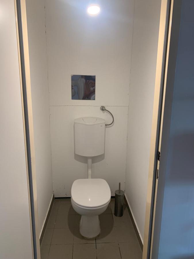 Sehr Schone Zimmer 1 In Wien Favoriten Esterno foto